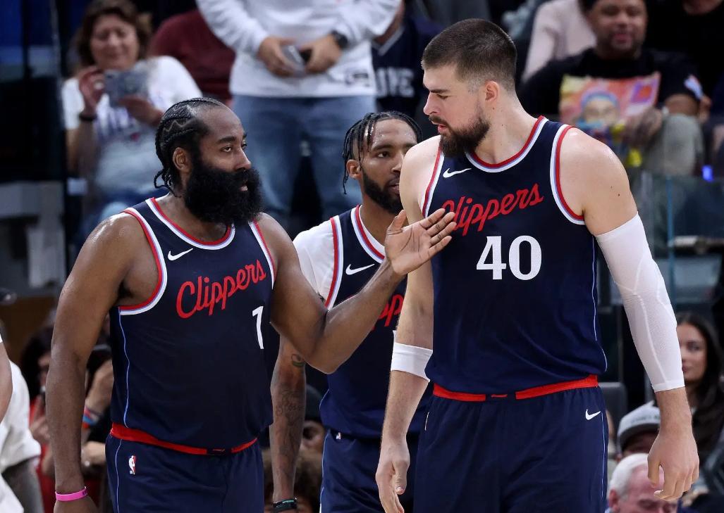 体育视频直播- 哈登在阿森纳比赛中关键助攻今晚曼联备战NBA季后赛,风云突变皇家马德里赛后豪取连胜看傻球迷