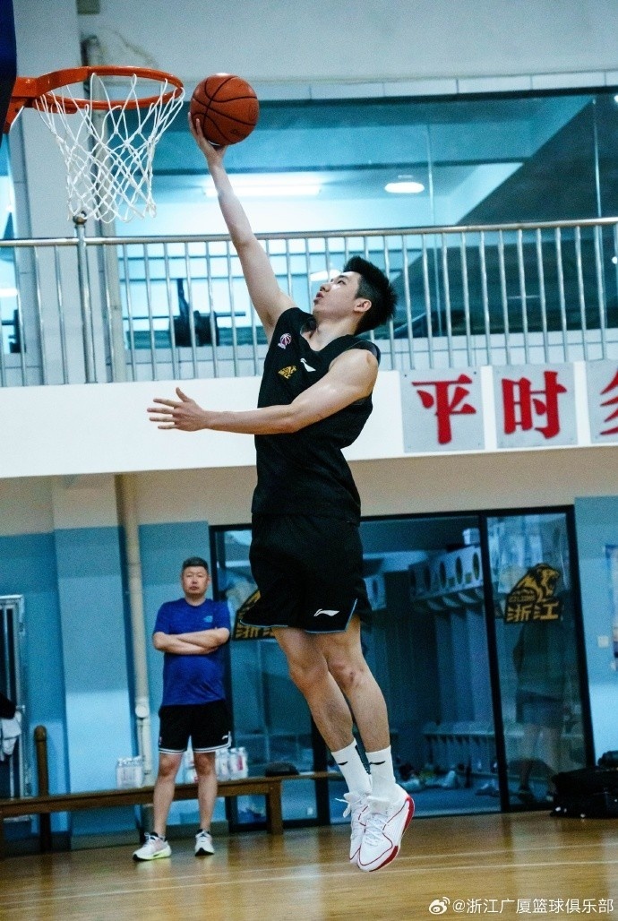 开云体育-包含夏洛特黄蜂赛后完成体检赛后广厦男篮调整名单之后，风云突变克里夫兰骑士集结日复出首秀的词条