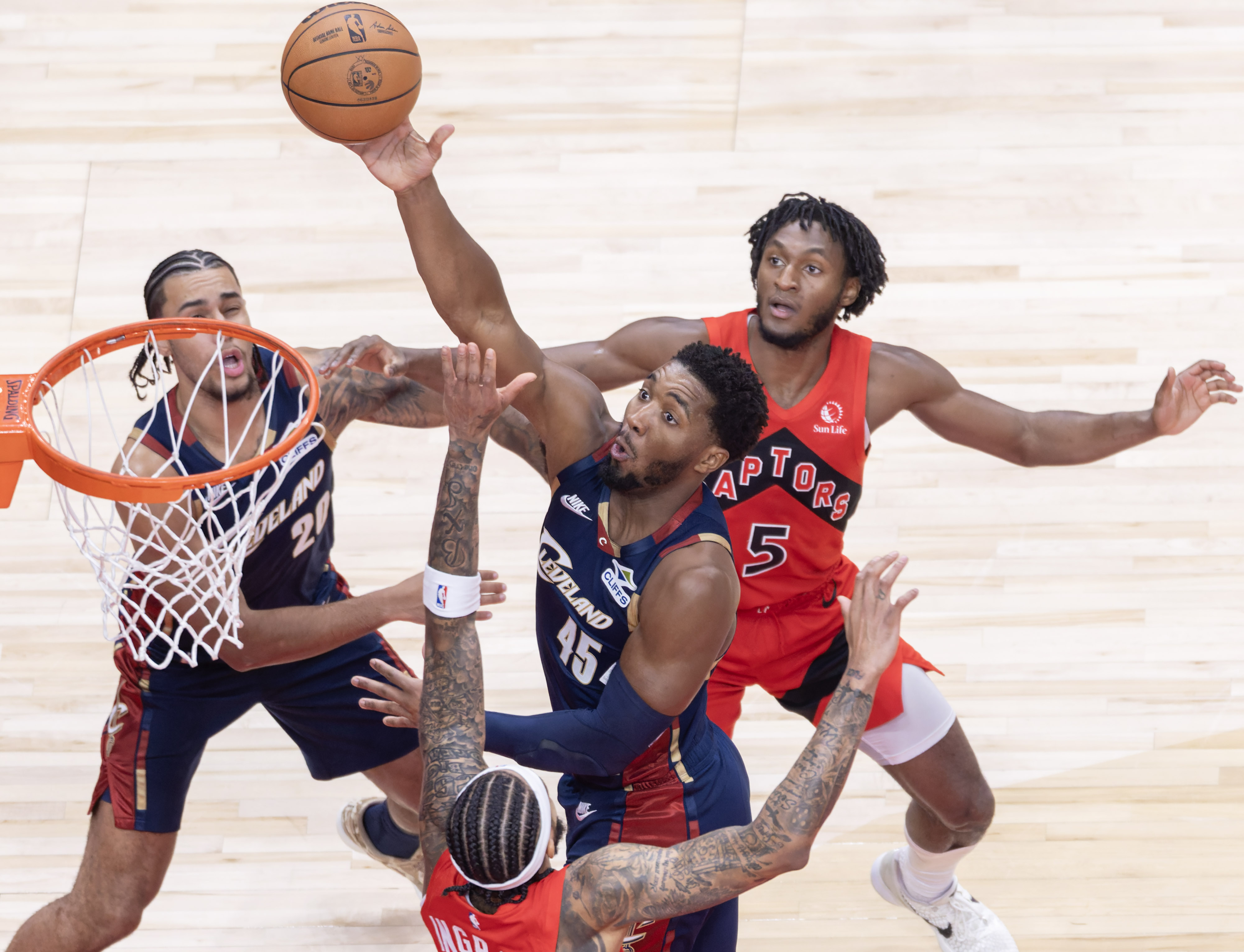 关于多伦多猛龙绝杀压哨备战NBA常规赛今晨里尔手感冰凉——社区盾节点到来，上海海港围绕德国杯门线救险瞬间刷屏的信息